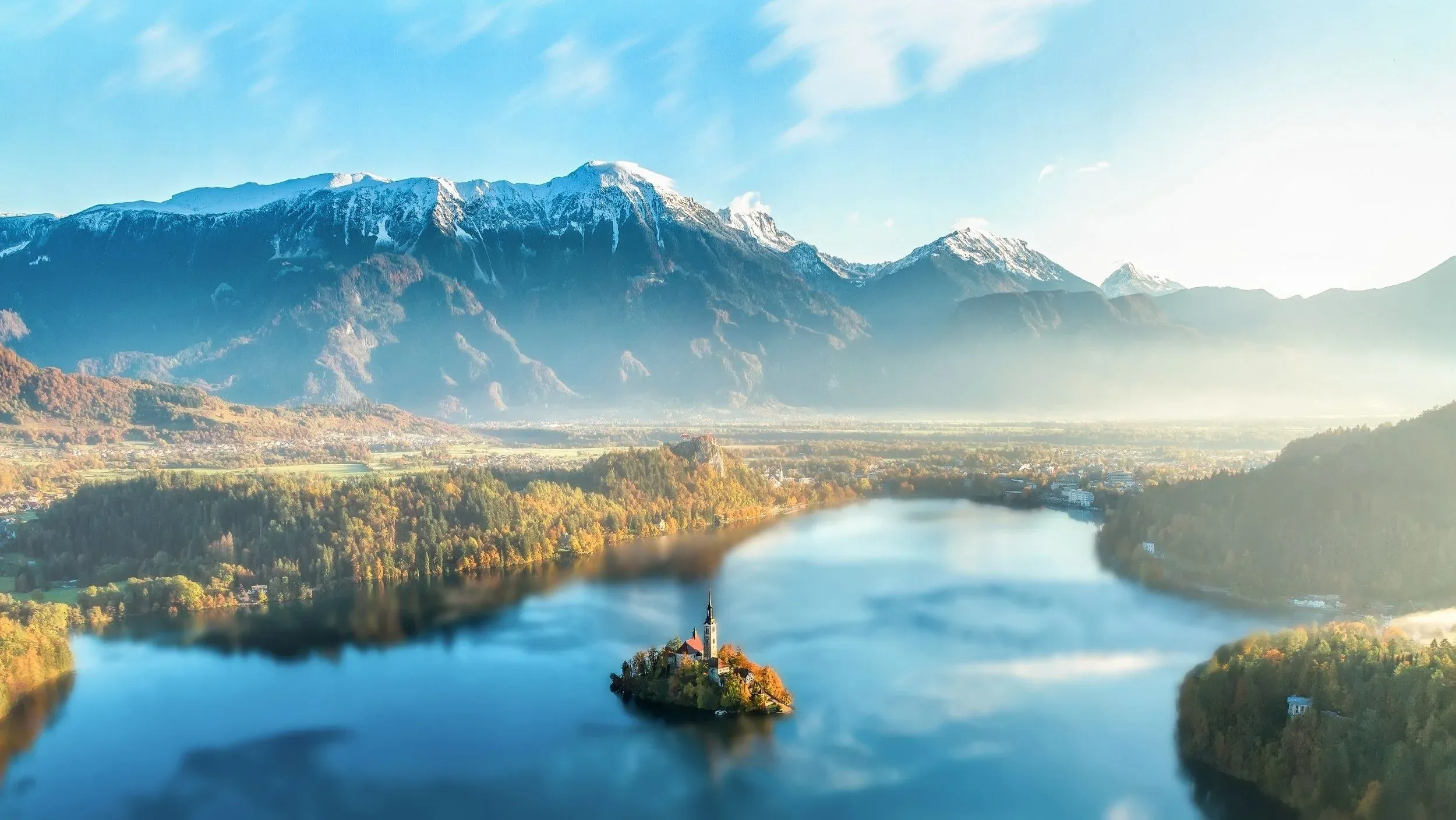 Lago Bled con su iglesia en la isla, Eslovenia