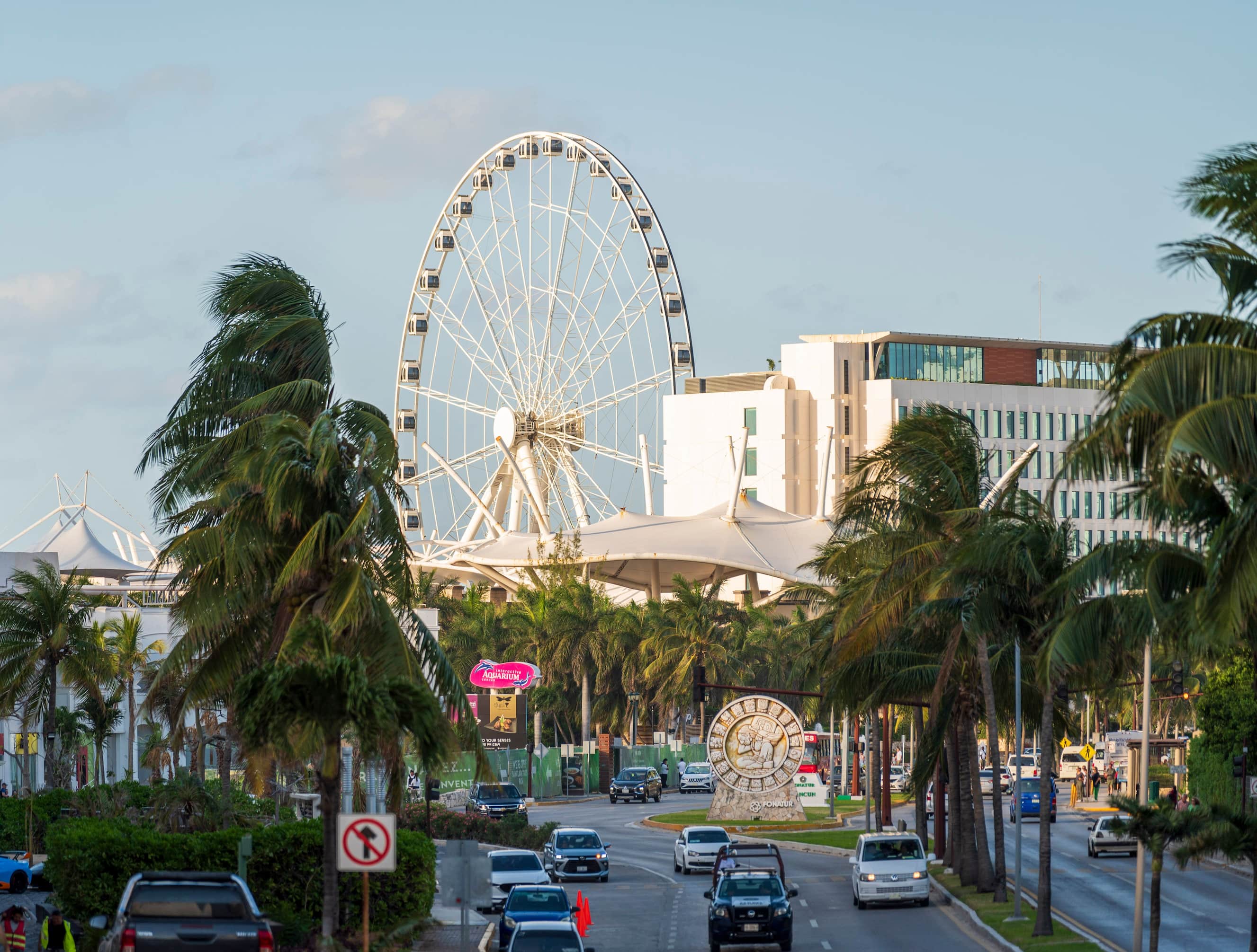 Mercado típico y vida local en el centro de Cancún